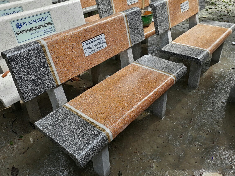Bàn ghế đá granito