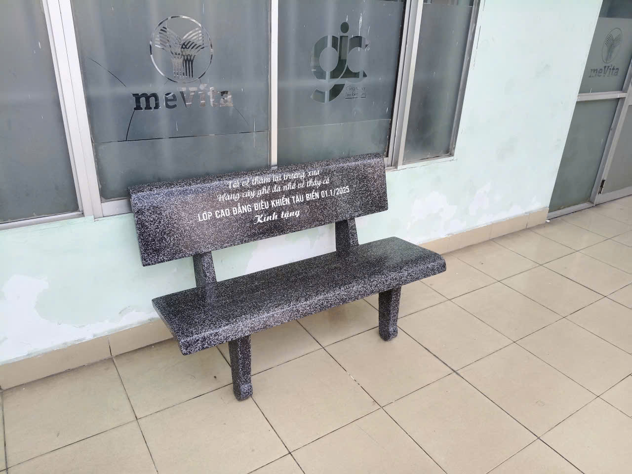 mua ghế đá trường học